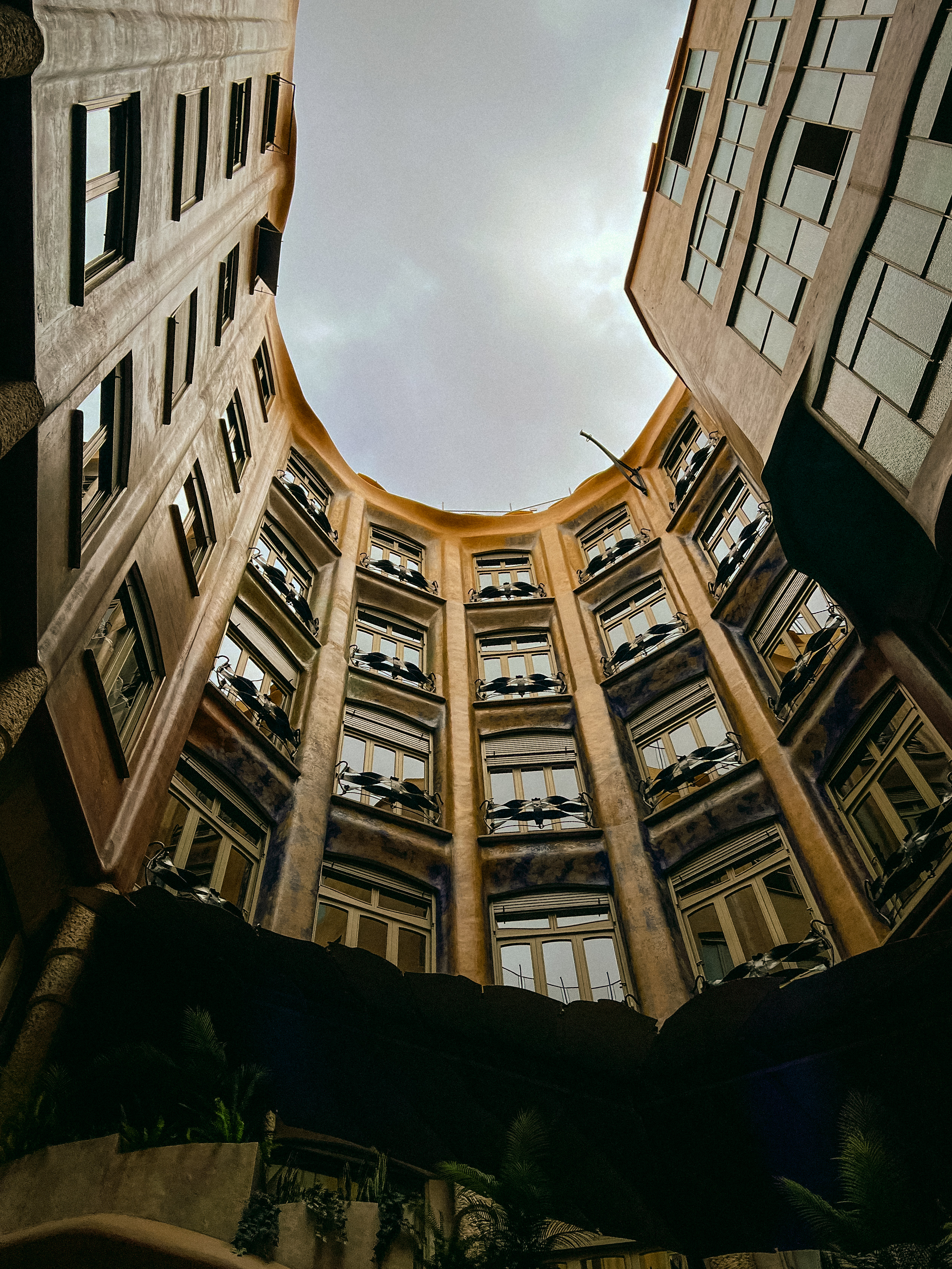 斷捨離的旅程，在高第與光之間：巴塞隆納